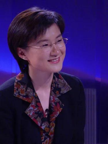 董倩照片,镜头下的优雅与魅力