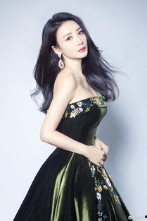 柳岩娱乐文,揭秘明星幕后故事，笑料百出